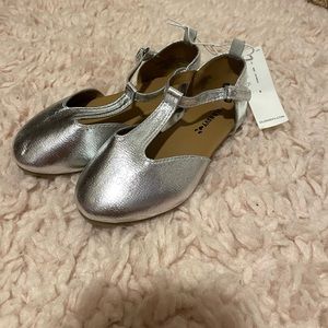 NWT silver flats